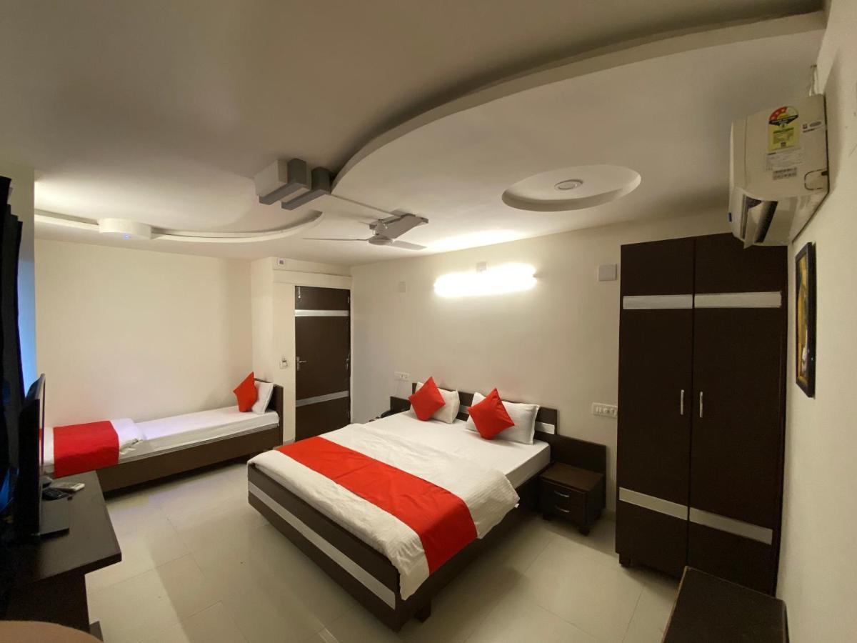 Hotel Riverfront Ахмедабад Номер фото